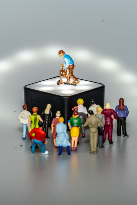 Darf ich vorstellen, Herr Parki: Man erkennt ihn an seinem Hut und seiner Aktentasche.