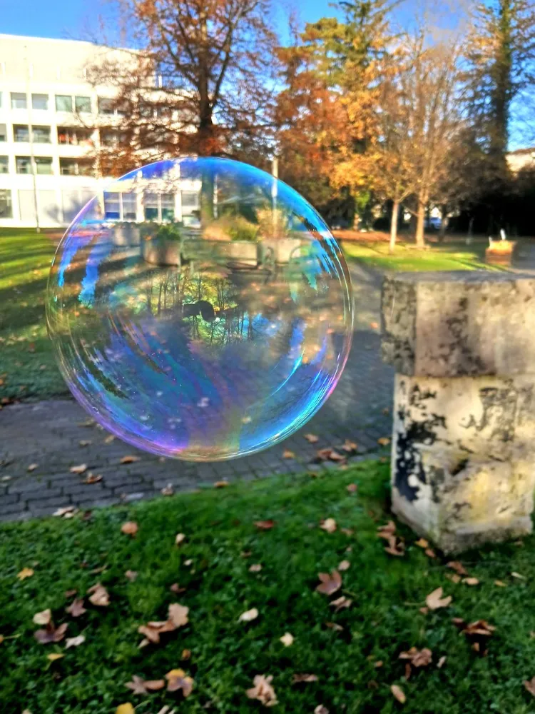 Kunstwerke, Künstler aus der Ausstellung „Parkinson und Pinselstrich“ in Baden (Aargau) – Bilder von Parkinson-Betroffenen