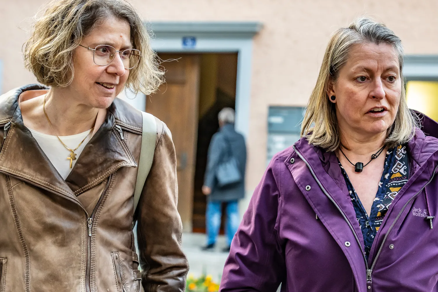 Kunstwerke, Künstler aus der Ausstellung „Parkinson und Pinselstrich“ in Baden (Aargau) – Bilder von Parkinson-Betroffenen