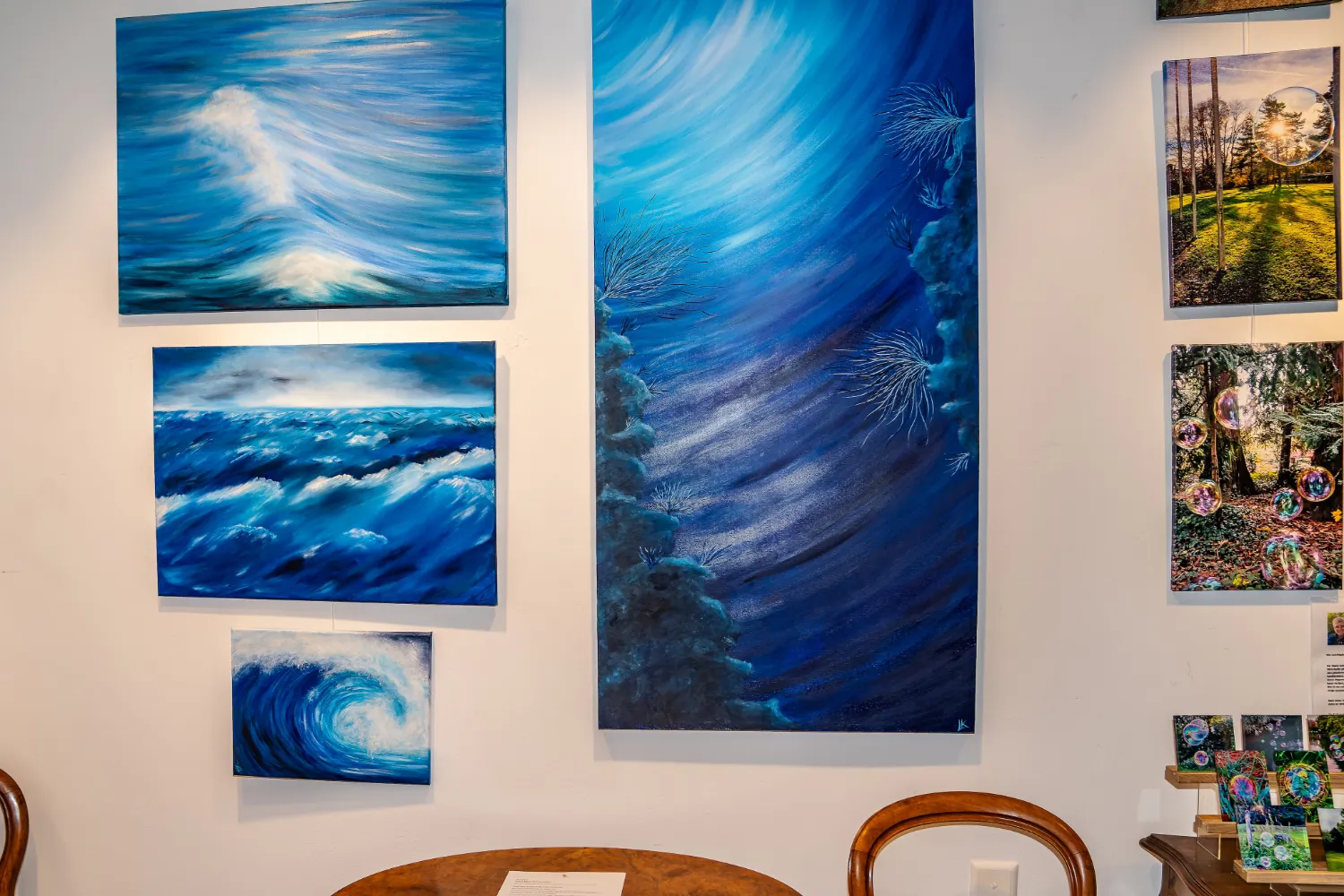 Kunstwerke, Künstler aus der Ausstellung „Parkinson und Pinselstrich“ in Baden (Aargau) – Bilder von Parkinson-Betroffenen