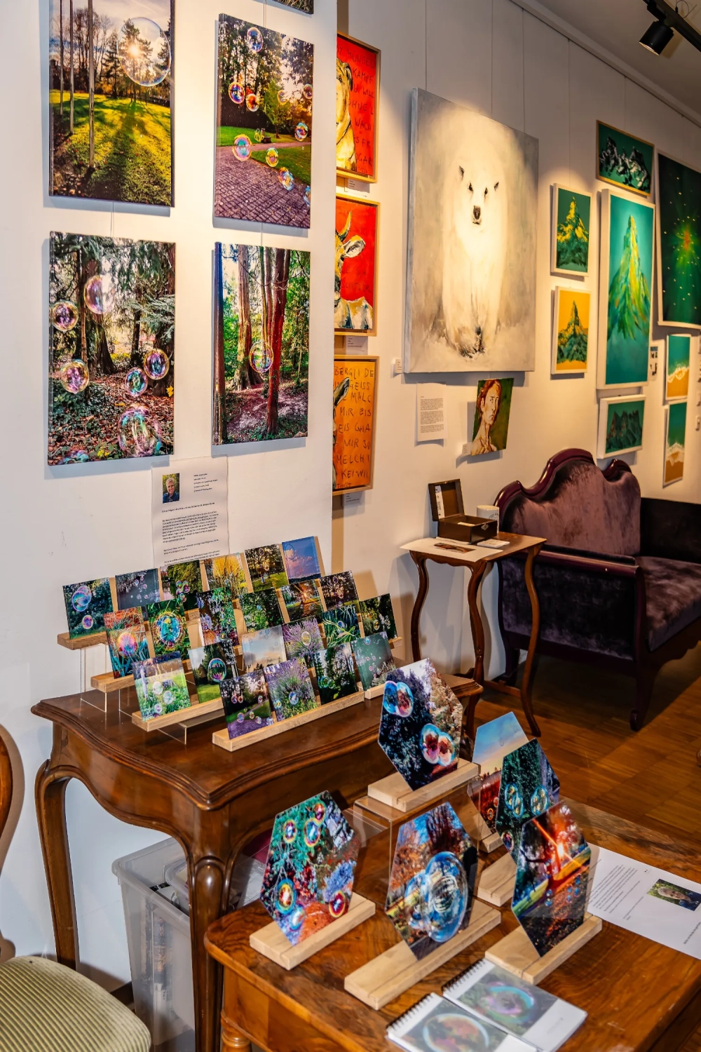 Kunstwerke, Künstler aus der Ausstellung „Parkinson und Pinselstrich“ in Baden (Aargau) – Bilder von Parkinson-Betroffenen