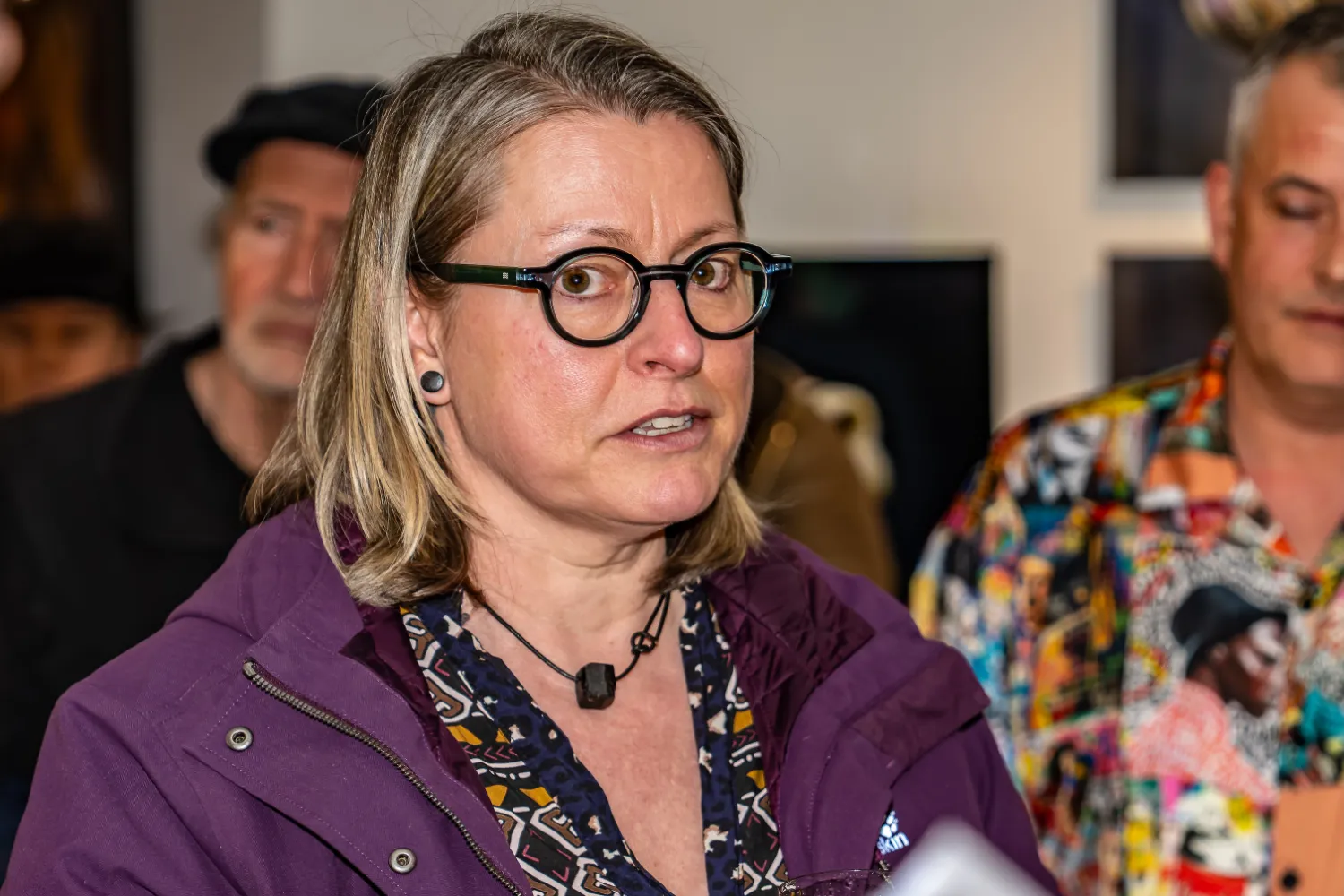 Kunstwerke, Künstler aus der Ausstellung „Parkinson und Pinselstrich“ in Baden (Aargau) – Bilder von Parkinson-Betroffenen