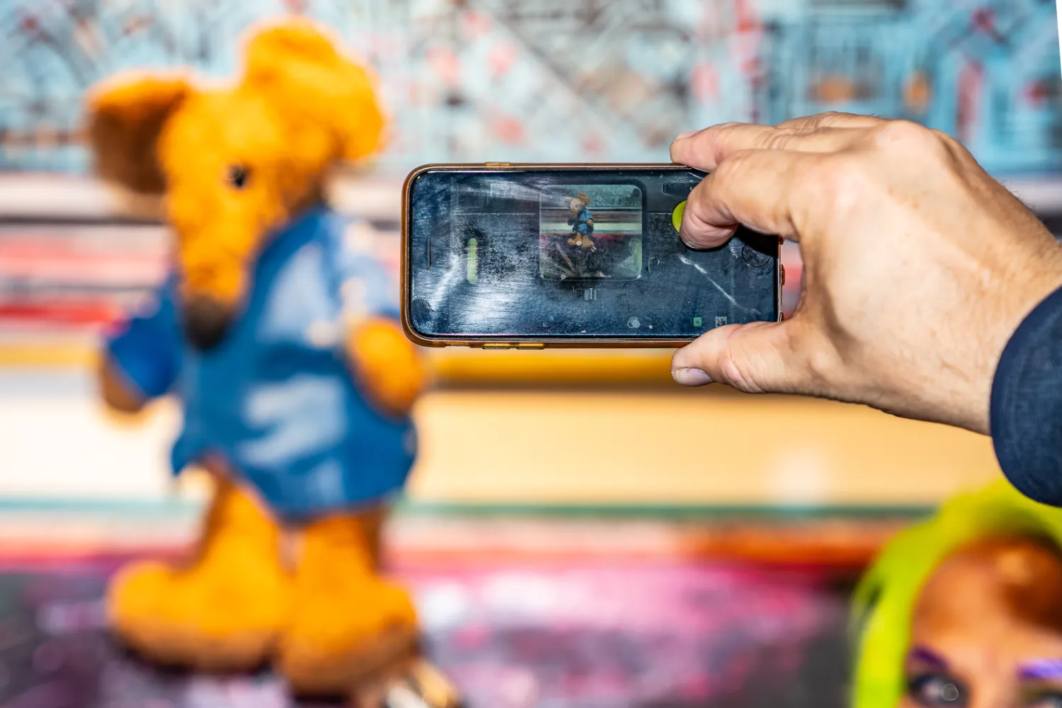 Kunstwerke, Künstler aus der Ausstellung „Parkinson und Pinselstrich“ in Baden (Aargau) – Bilder von Parkinson-Betroffenen