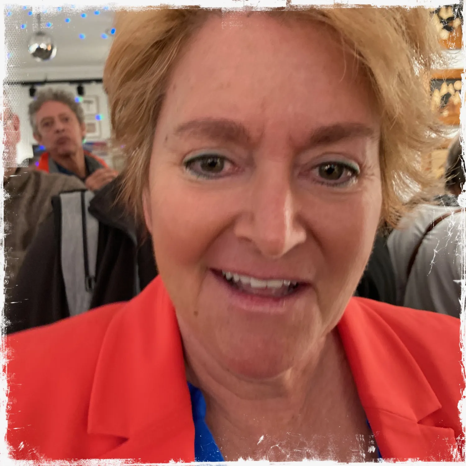 Sabine Löwenthal Besucherin der Ausstellung „Parkinson und Pinselstrich“ in Baden (Aargau) von Parkinson-Betroffenen